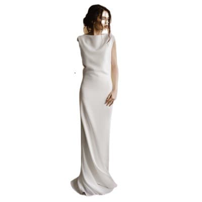 Vestido em cetim, modelo slim e elegante, com decote halter. 3