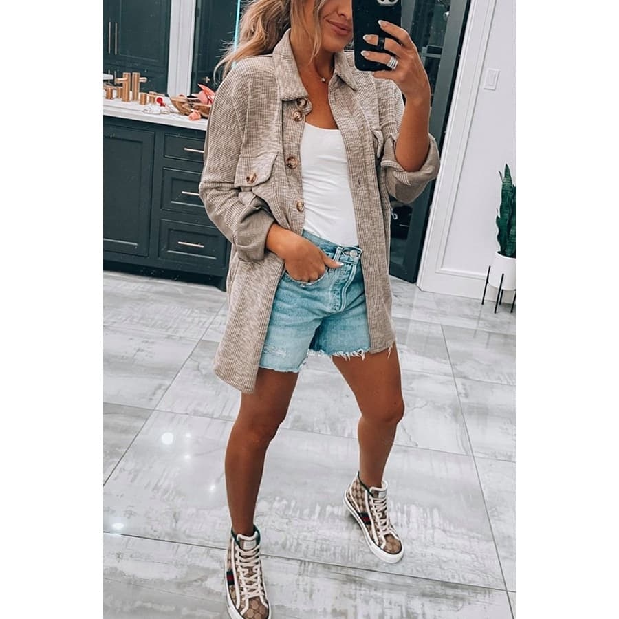 Camisa feminina casual folgada com costura INS e jaqueta de um botão. 3