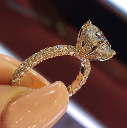 Anel com cristais e strass