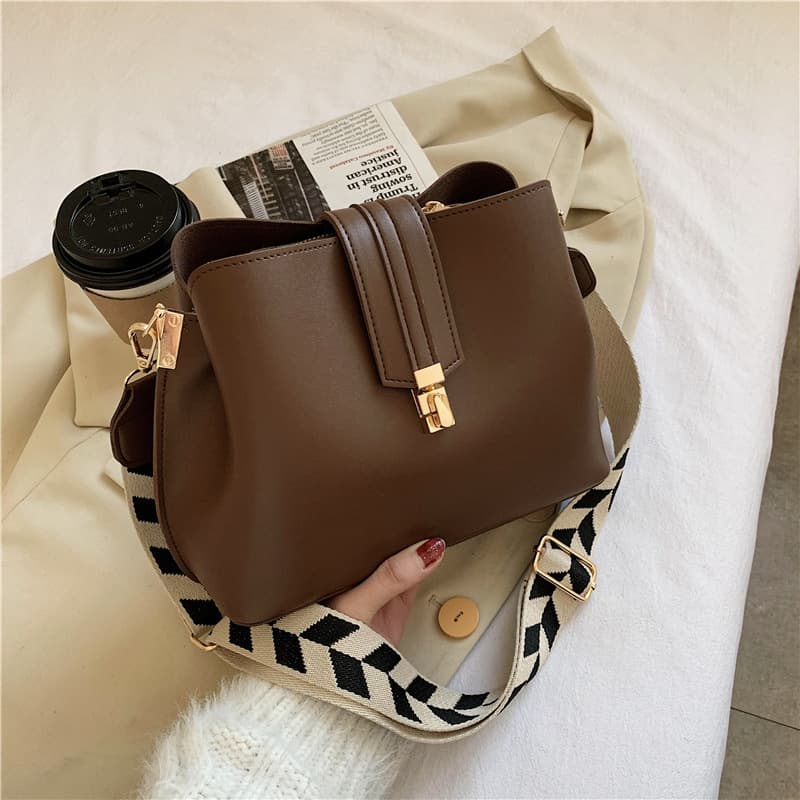 Bolsa de Mão Arredondada