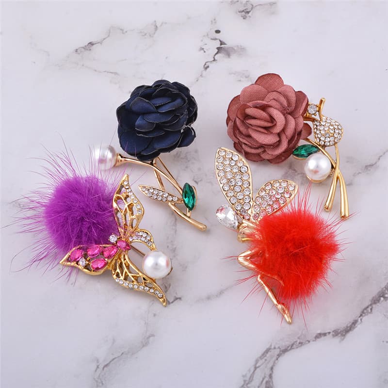 Conjunto de 3 peças: Relógio de pulso feminino em couro com mecanismo de quartzo, óculos de sol e corsage. Ideal para pr 3
