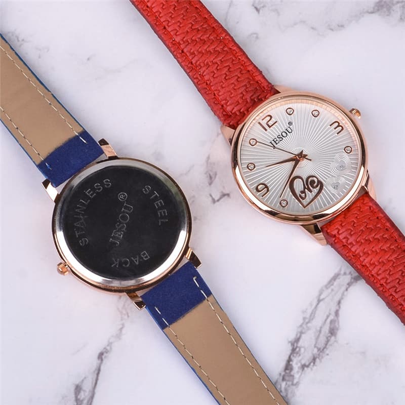 Conjunto de 3 peças: Relógio de pulso feminino em couro com mecanismo de quartzo, óculos de sol e corsage. Ideal para pr 2