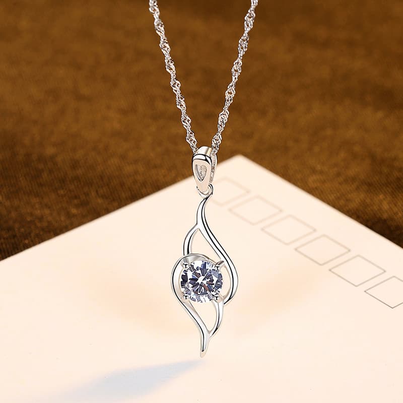 Colar com pingente feminino em cor prata S925