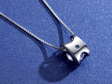 Colar com Cabeça de Touro Feminino 2
