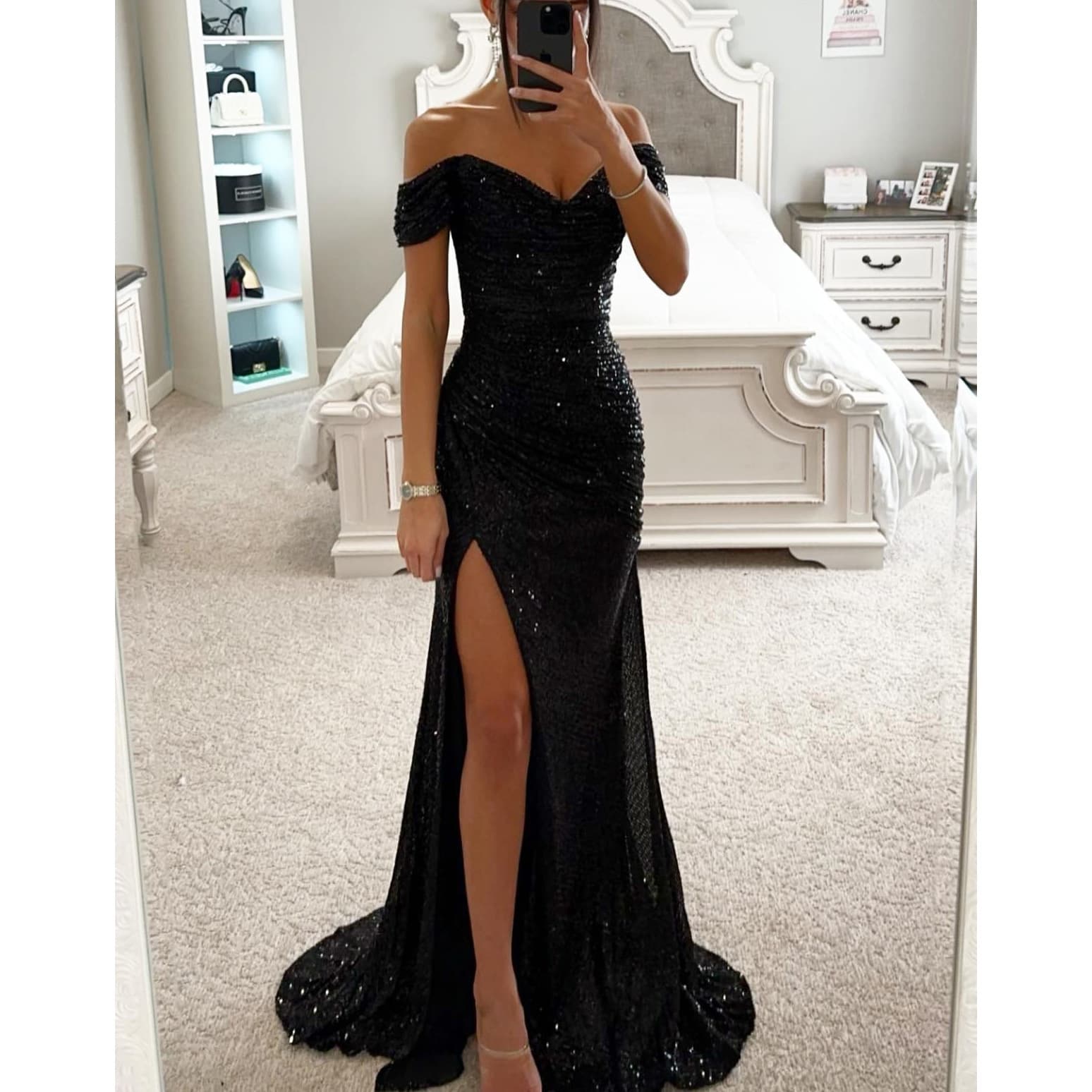 Vestido de festa com lantejoulas, decote ombro a ombro e fenda, modelo casual e elegante