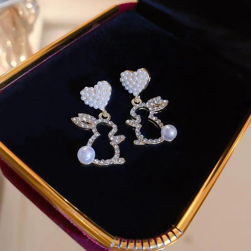 Brincos de coelho com pérolas para mulheres, brincos de alfinete prateados.