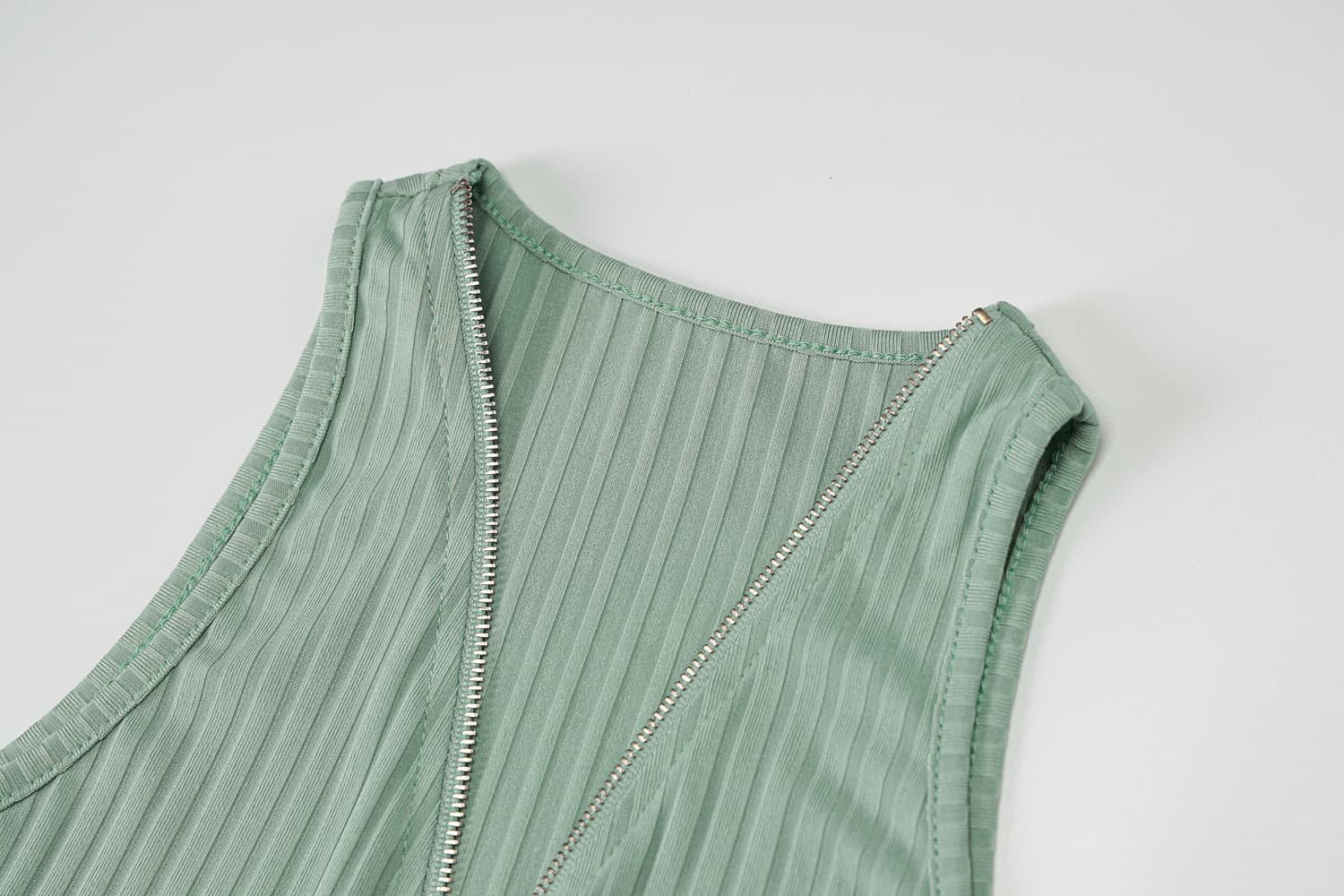 Vestido Curto Feminino Listrado De Tricô Sem Mangas 5