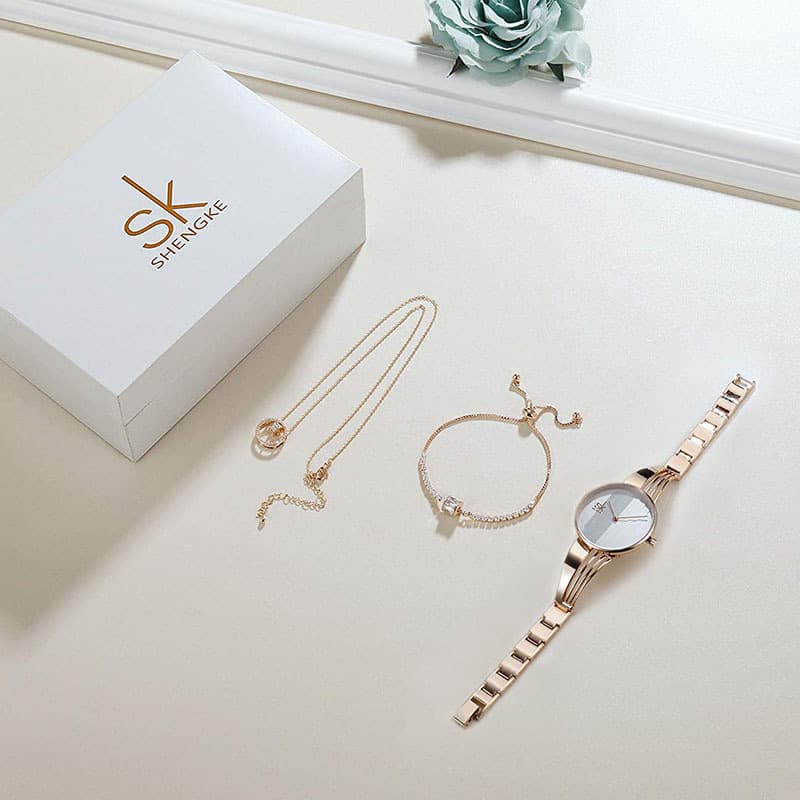 Conjunto feminino de 4 peças com relógio simples