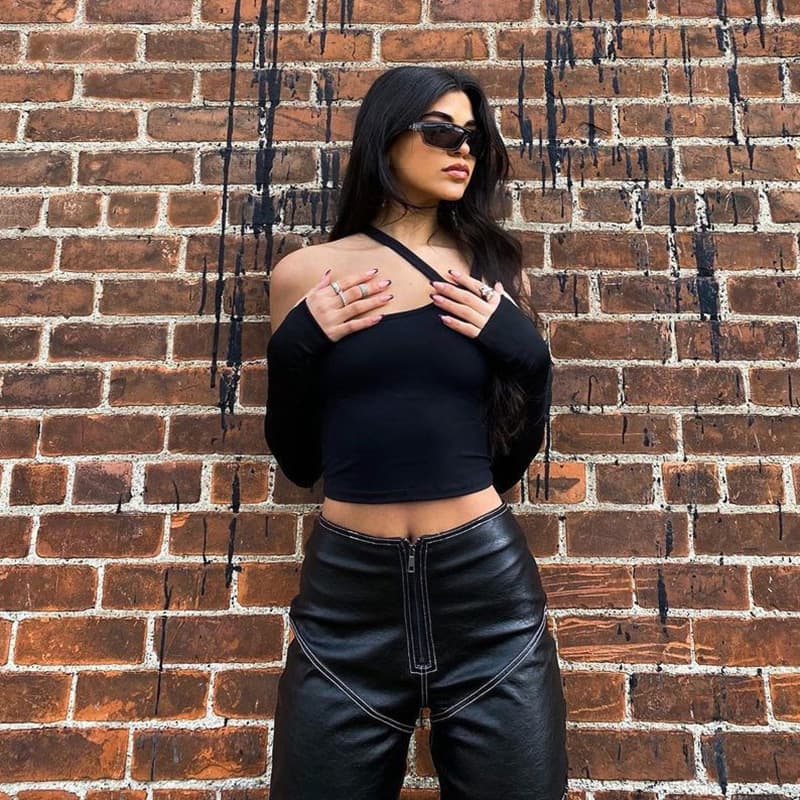 Blusa feminina de moda com decote ombro a ombro e modelagem irregular removível. 3