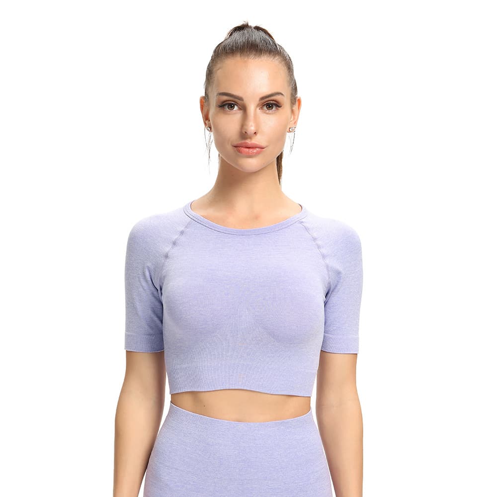 Camiseta fitness de manga curta com gola redonda e cor sólida, que absorve o suor. 3