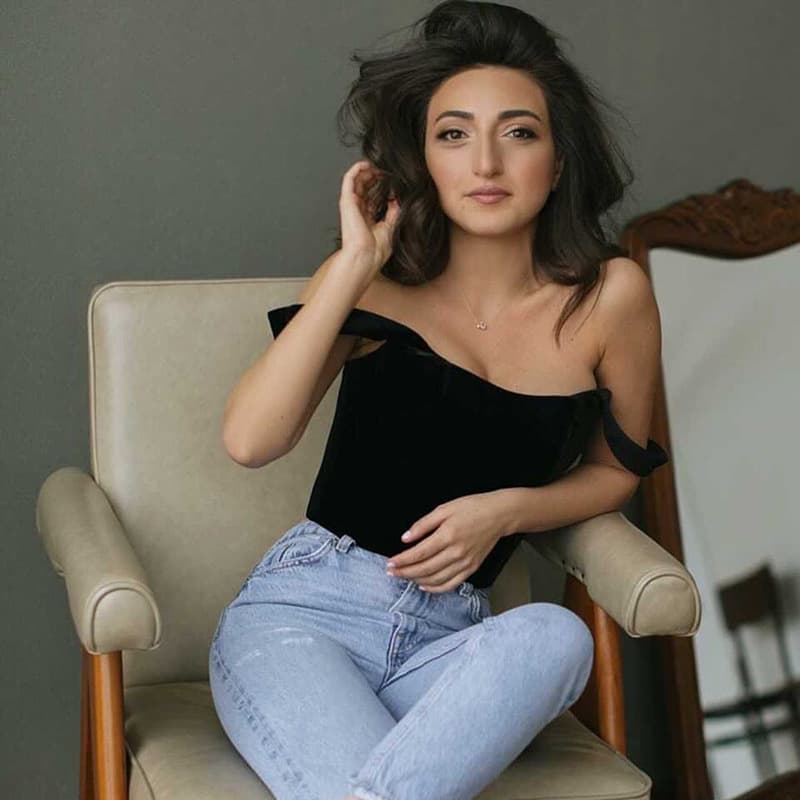 Top tomara que caia estilo corset espinha de peixe e blusa d