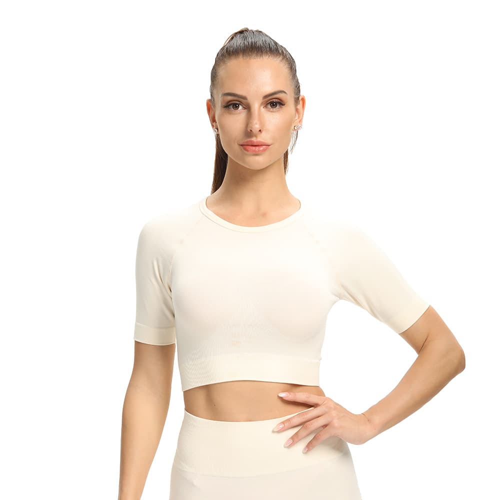 Camiseta fitness de manga curta com gola redonda e cor sólida, que absorve o suor. 5