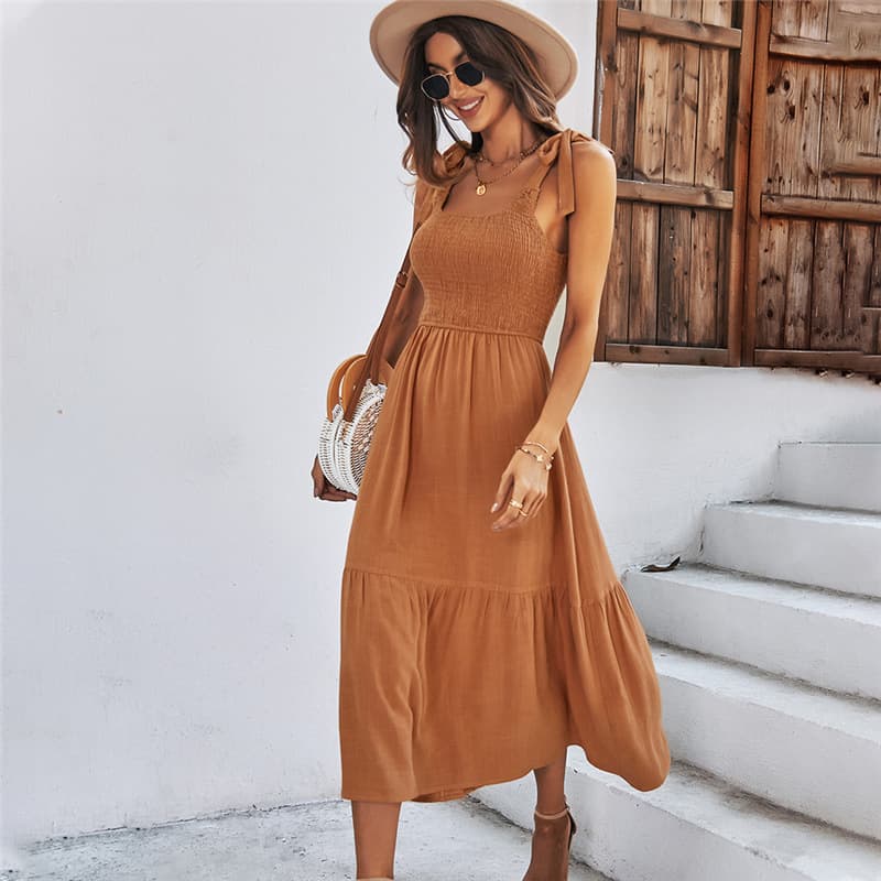 Vestido preto liso com alças finas para mulheres, ideal para o verão. 5