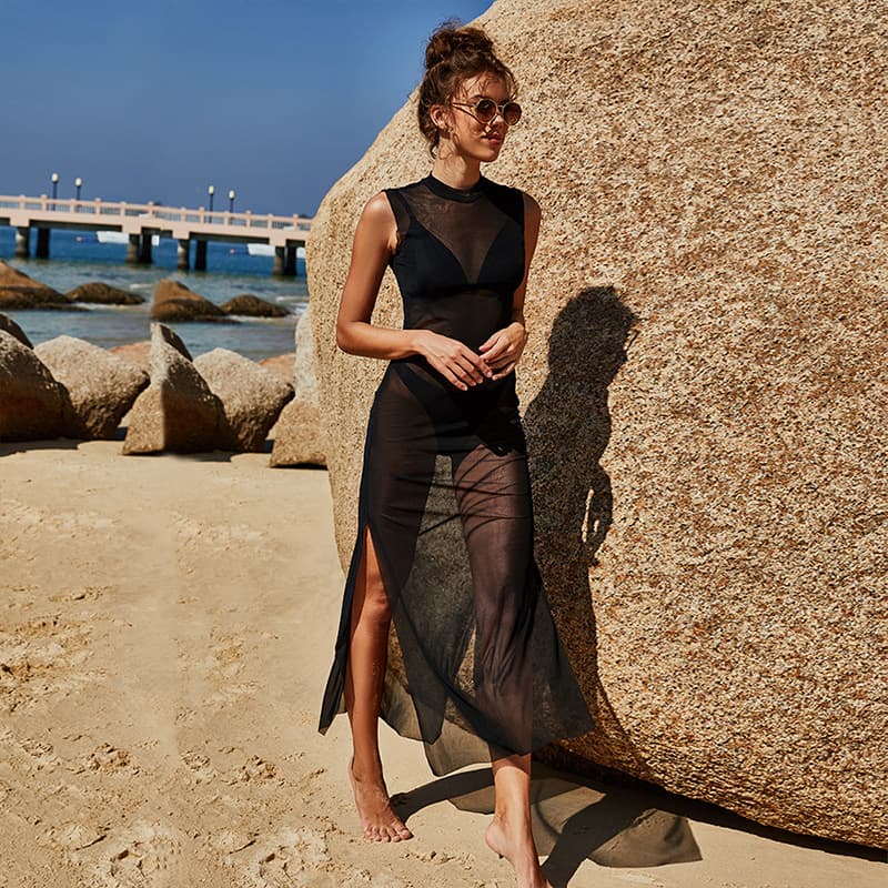 Blusa feminina de praia sem mangas, decote em V e cor sólida. 2