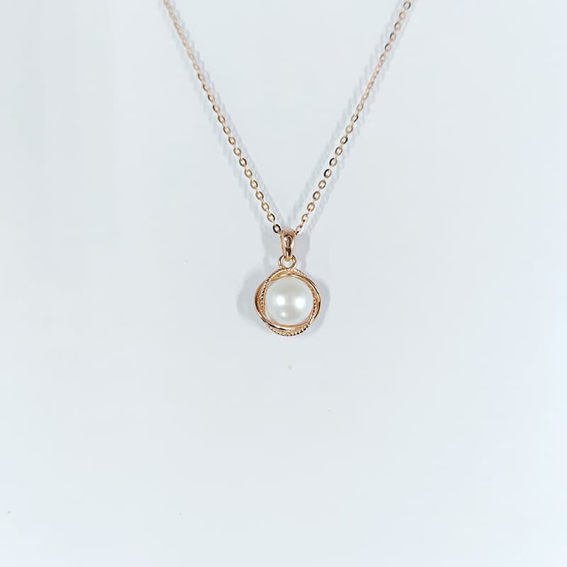 Colar feminino com pérolas de água doce e prata. 11