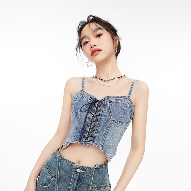 Colete jeans curto feminino com alças finas 2