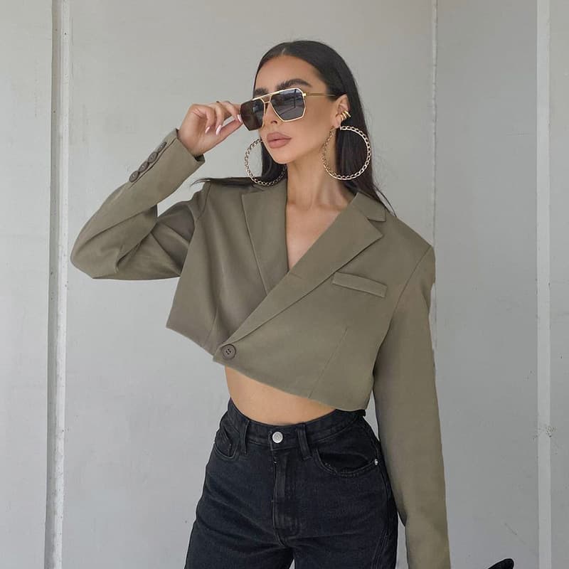 Conjunto feminino casual e folgado de cor sólida com shorts. 5