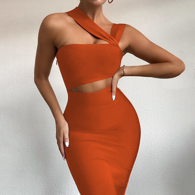 Vestido de festa feminino moderno e elegante em cor sólida.