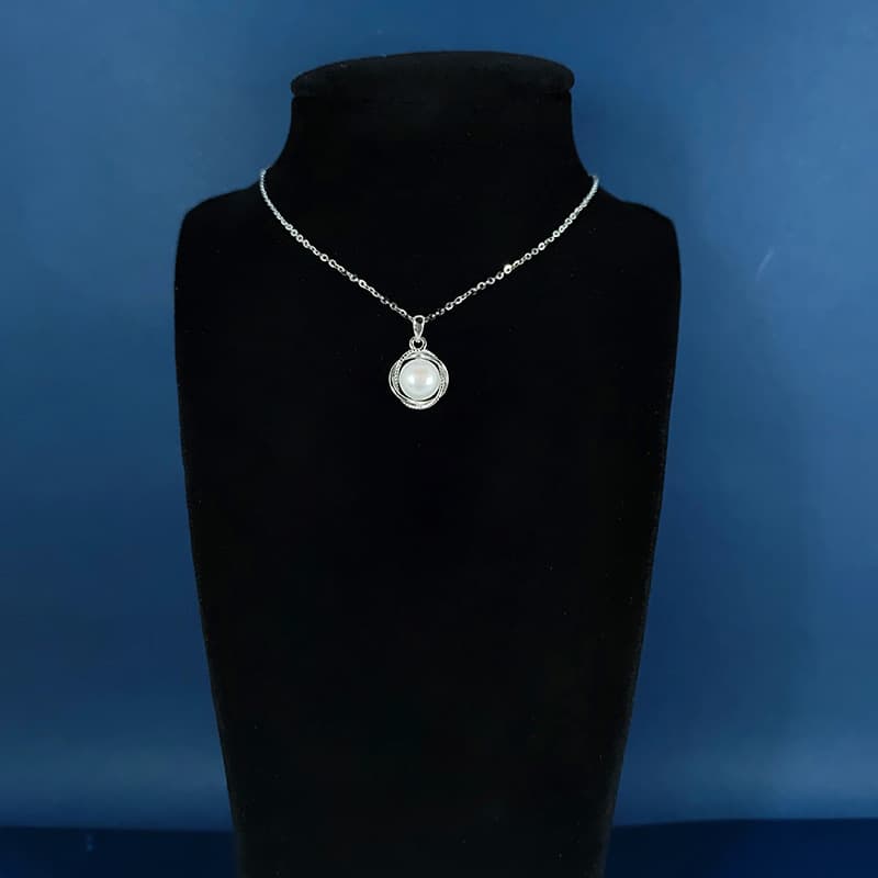 Colar feminino com pérolas de água doce e prata. 10