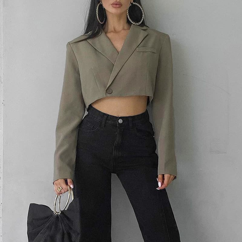 Conjunto feminino casual e folgado de cor sólida com shorts. 3