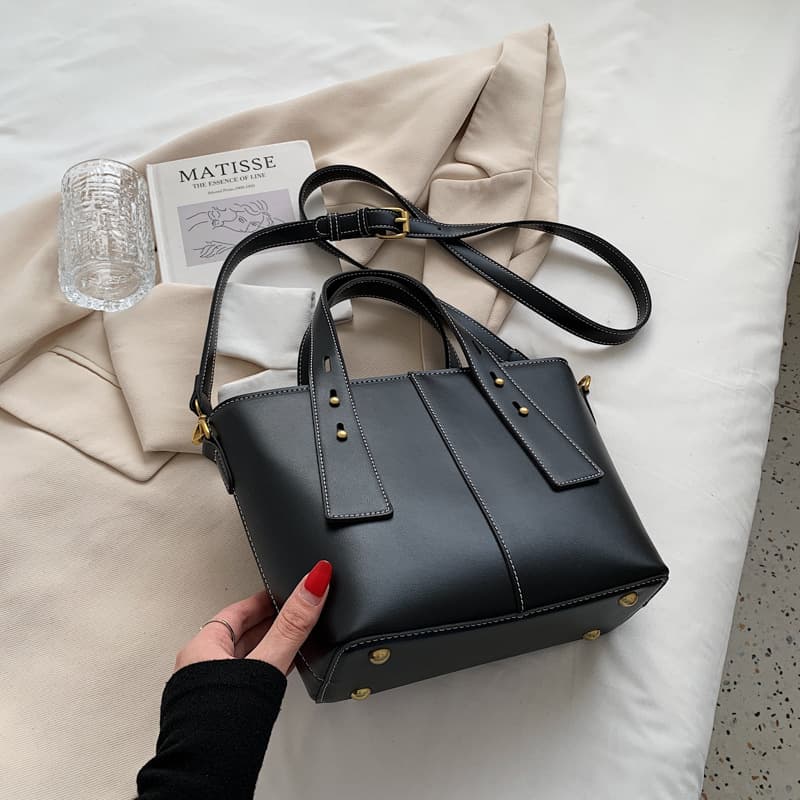 Bolsa feminina retrô com textura para o dia a dia. 2