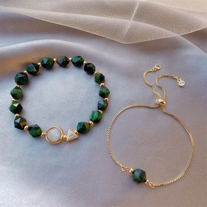 Pulseira feminina simples com pedras preciosas verdes