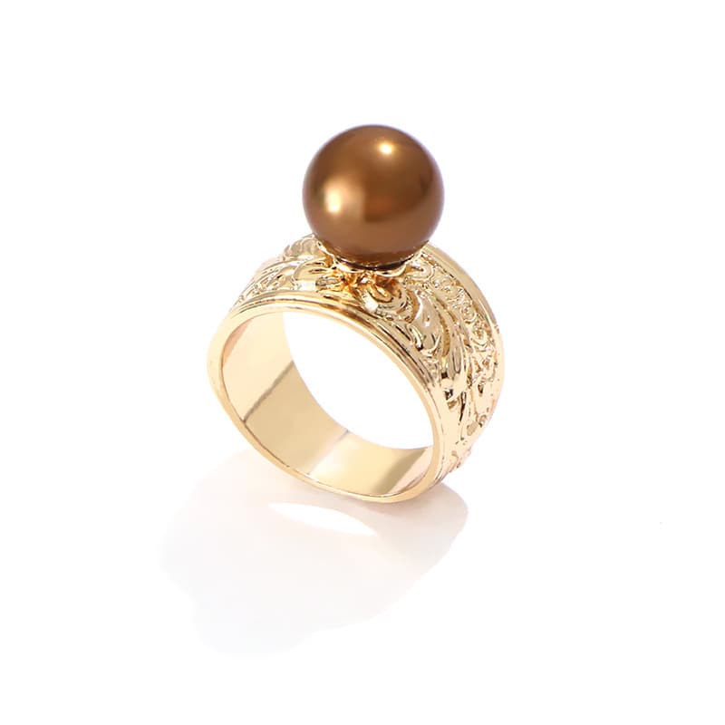 Anel feminino com pérolas