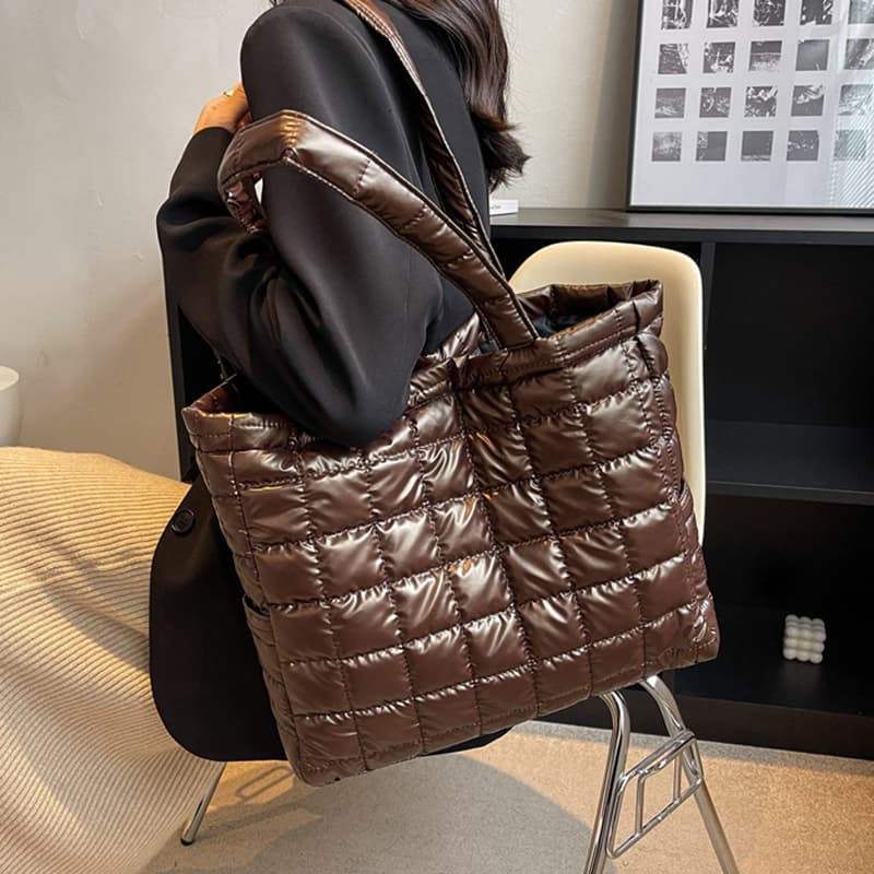 Bolsa de ombro feminina de inverno com estampa xadrez. 9