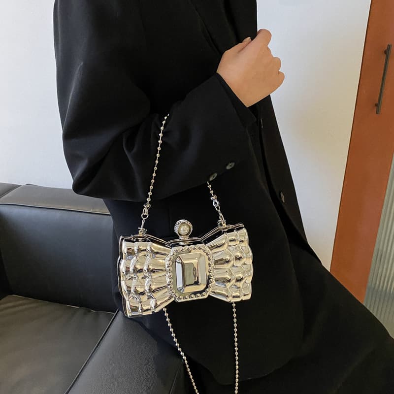 Bolsa feminina com laço de acrílico 11