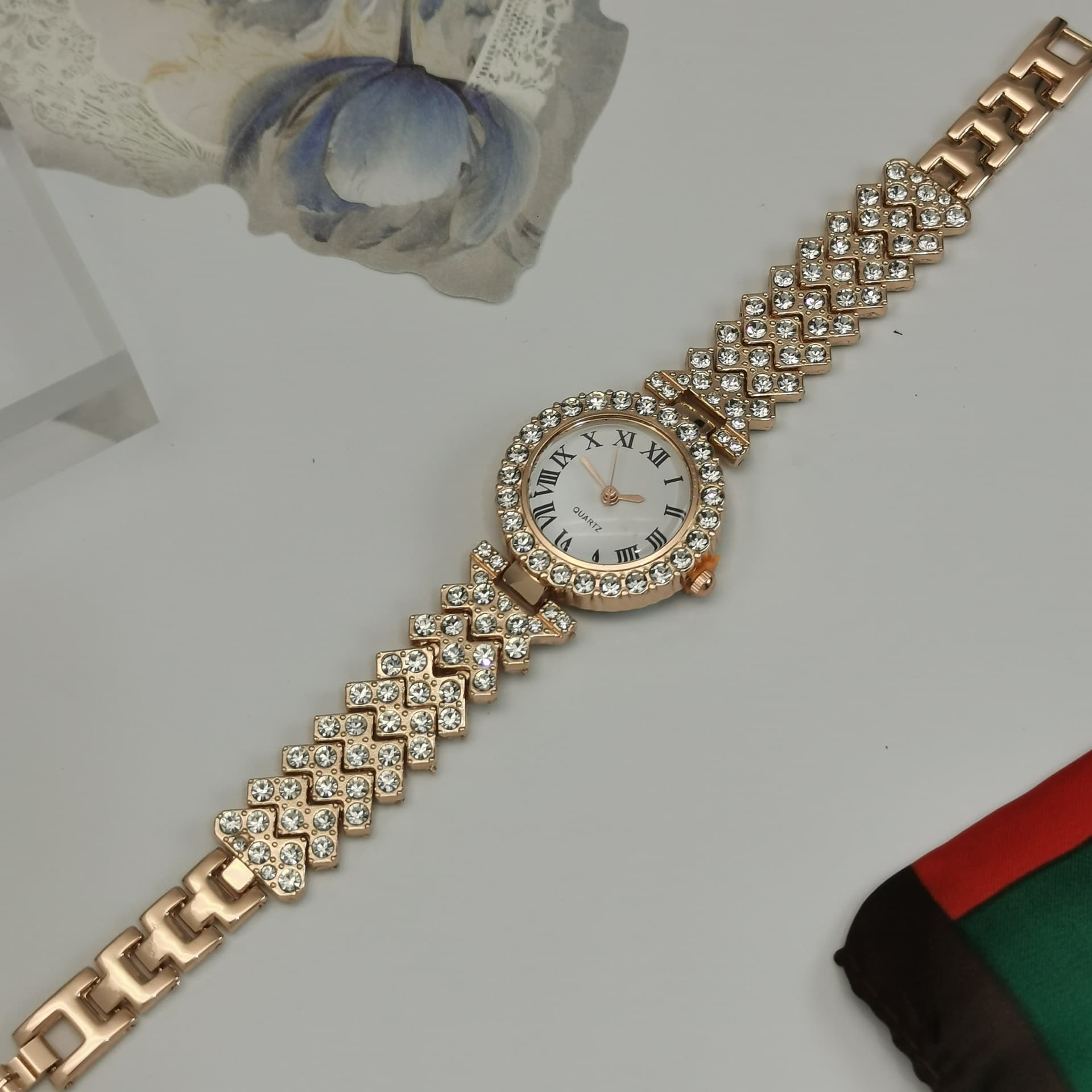 Pulseira de relógio de quartzo com céu estrelado cravejada de diamantes, versátil e elegante para mulheres. 2