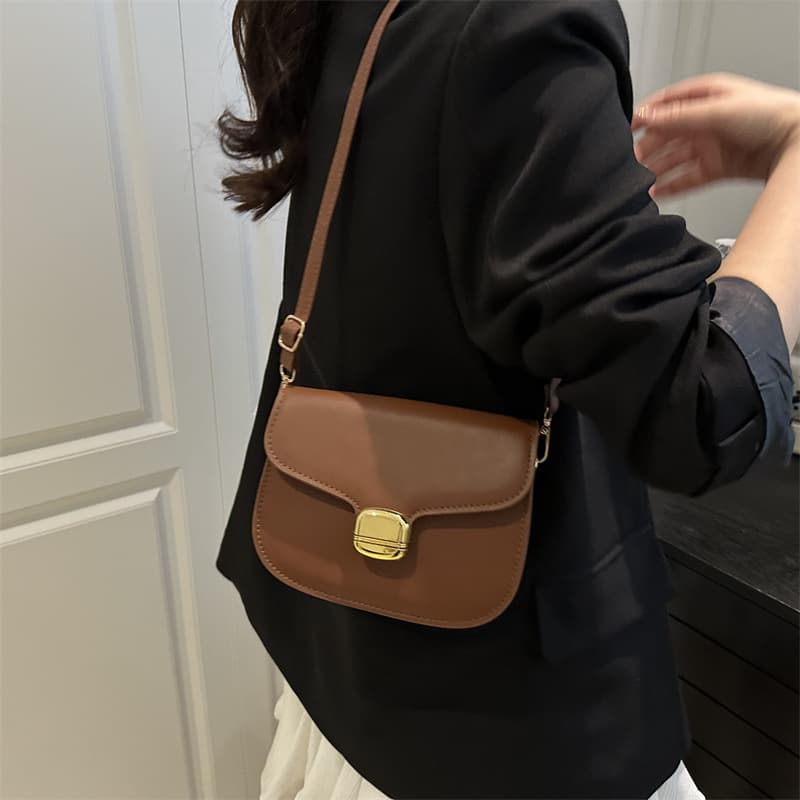 Bolsa feminina simples e elegante. 5