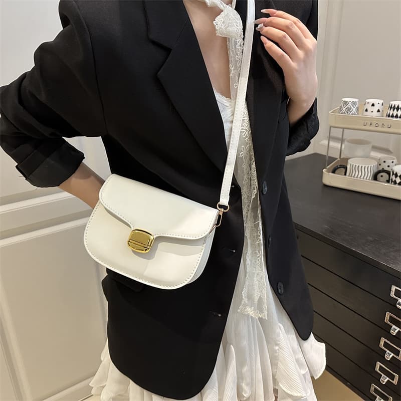 Bolsa feminina simples e elegante. 10