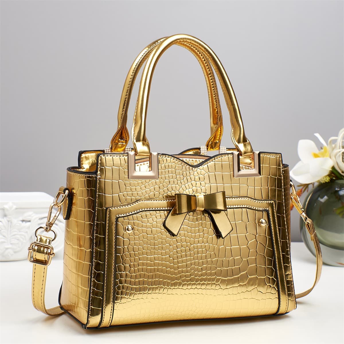 Conjunto elegante e sofisticado de bolsa tote e carteira para mulheres com grande capacidade. 6