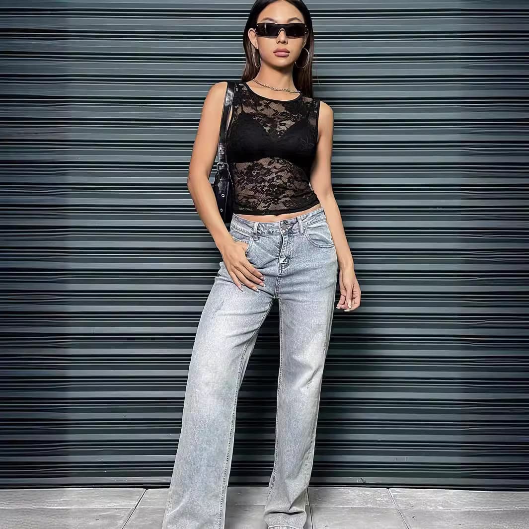 Blusa feminina sem mangas com detalhes em renda. 5
