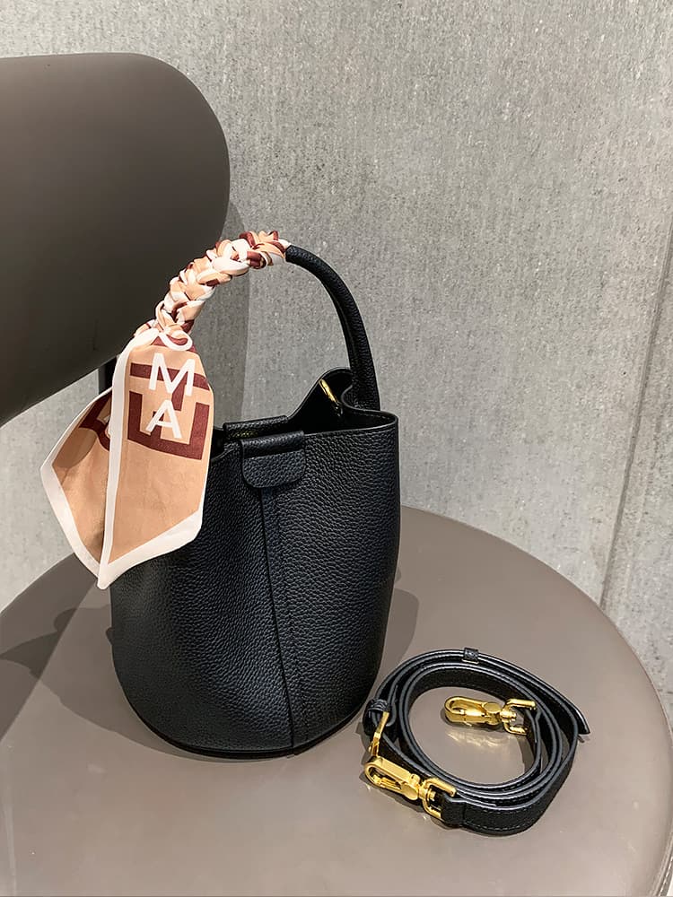 Bolsa feminina moderna, simples e com personalidade. 5