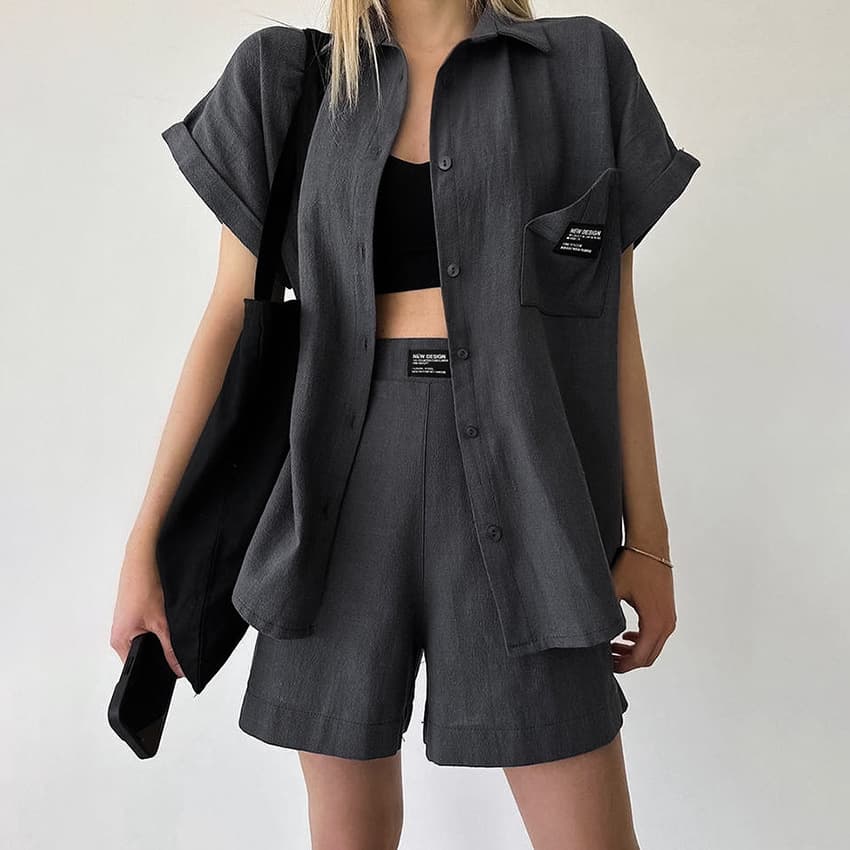 Conjunto feminino casual de camisa de manga curta e shorts. 11