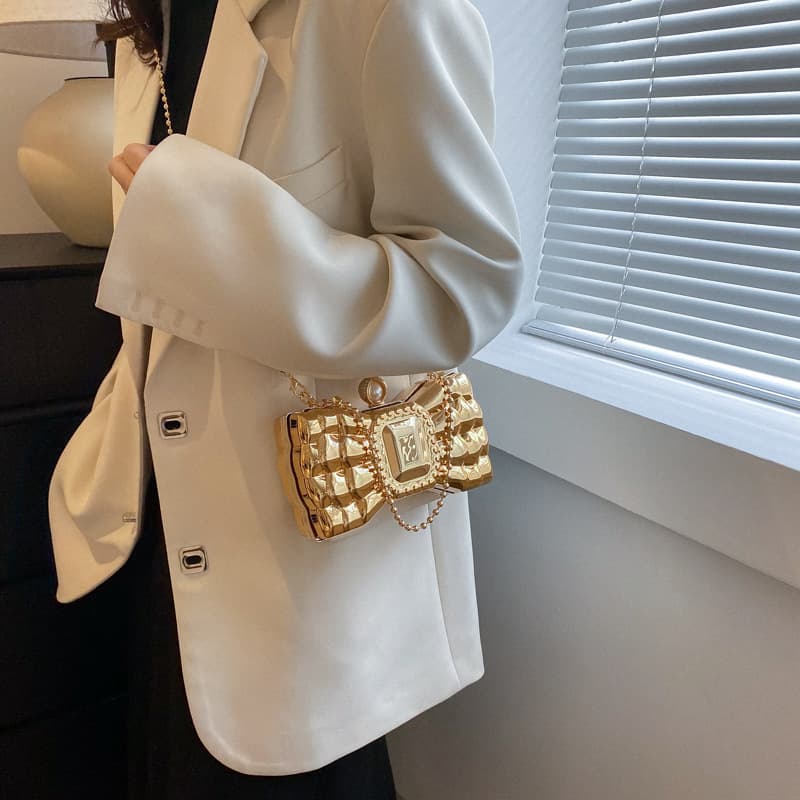 Bolsa feminina com laço de acrílico 4