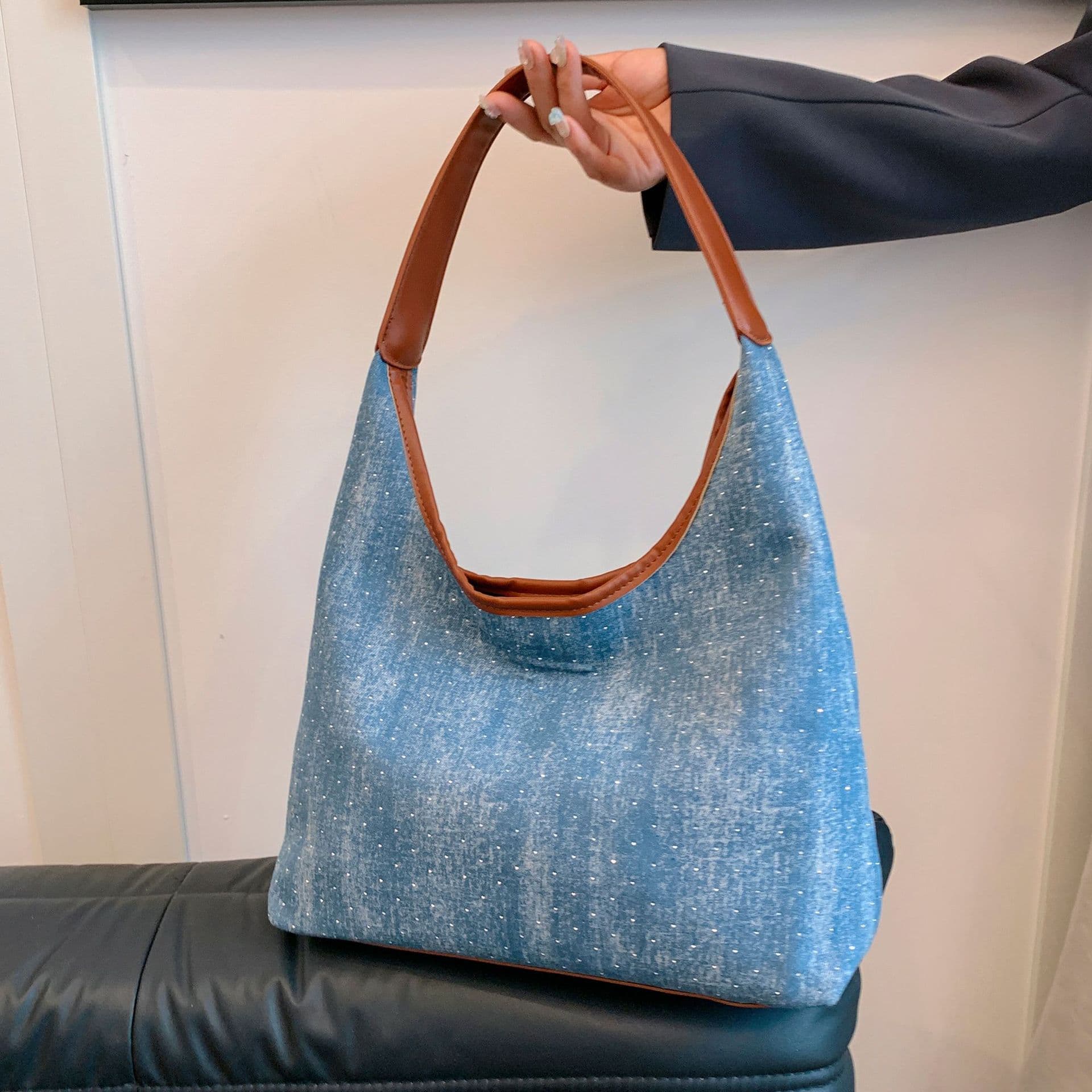Bolsa feminina de grande capacidade e estilo. 4