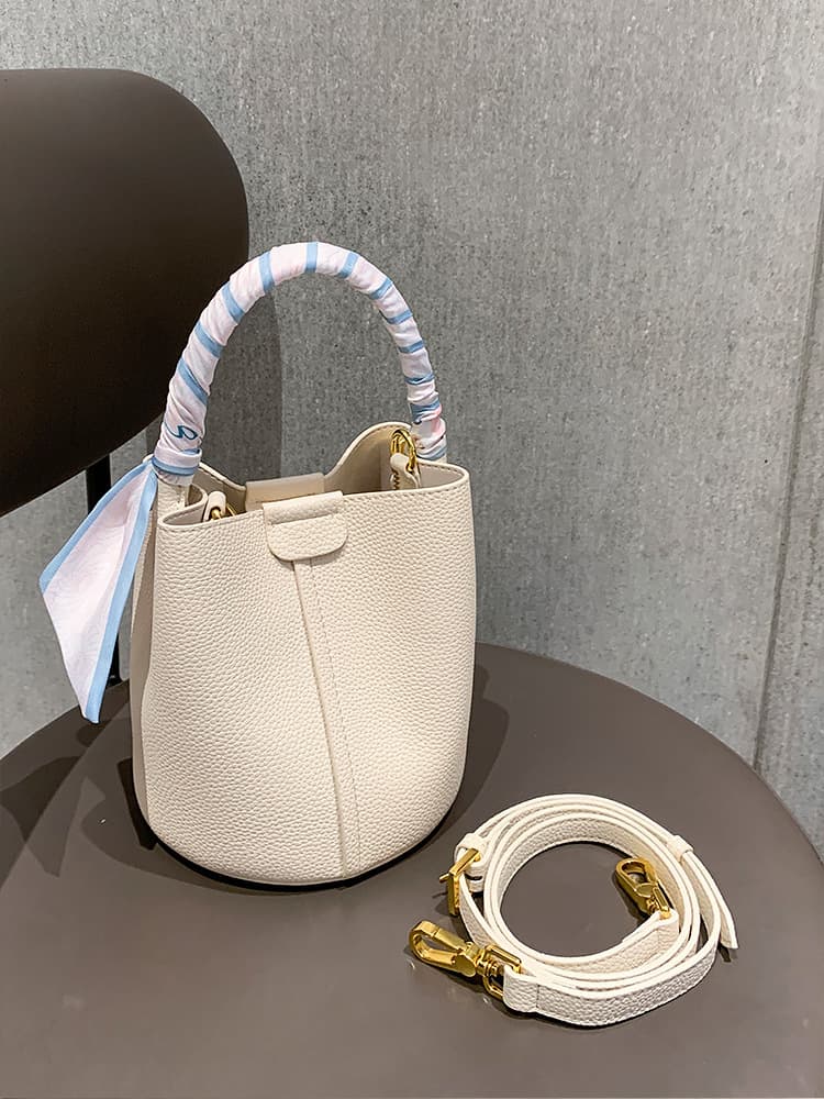 Bolsa feminina moderna, simples e com personalidade. 3