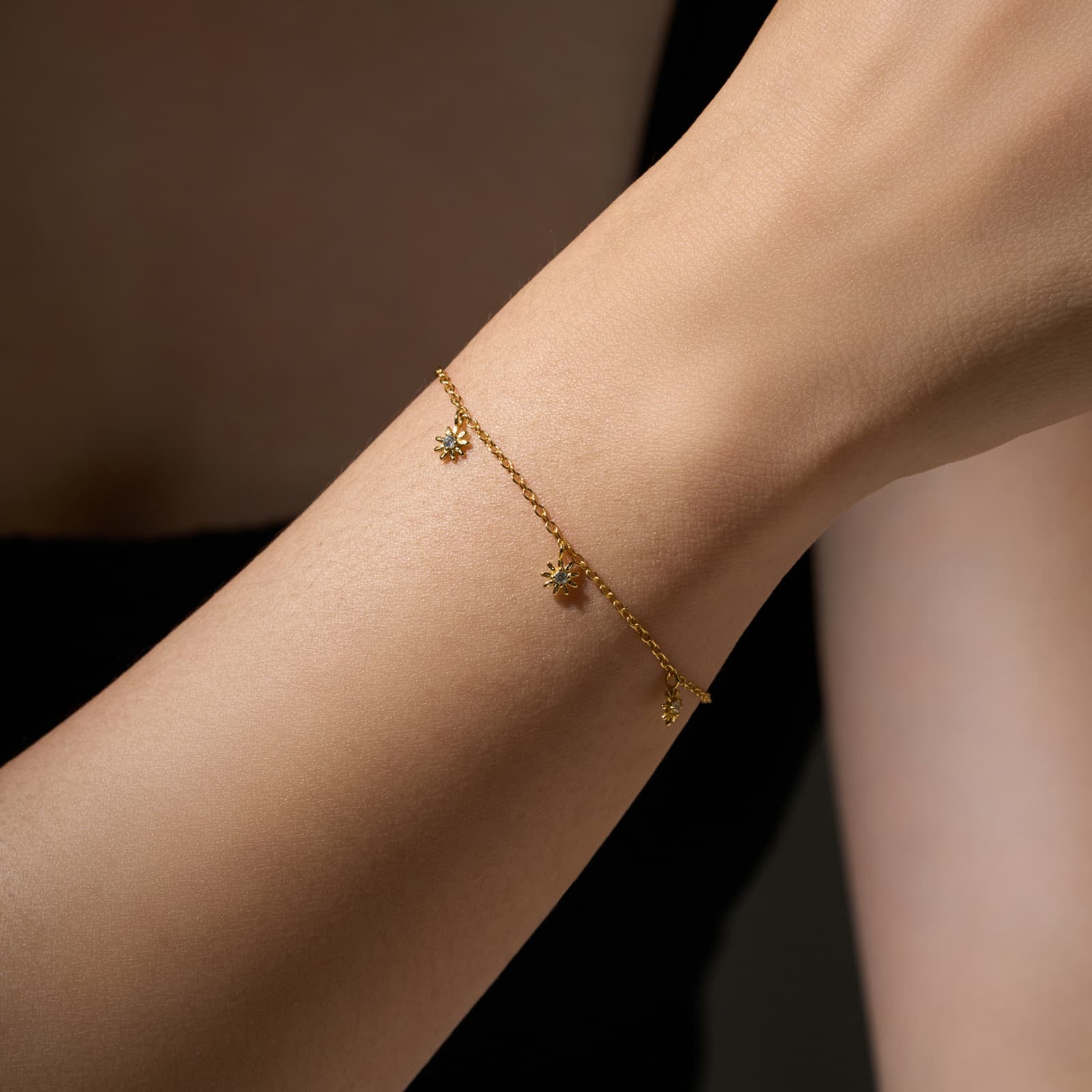 Pulseira de flor prateada para mulheres