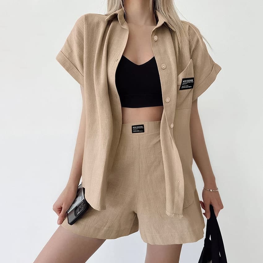 Conjunto feminino casual de camisa de manga curta e shorts. 9