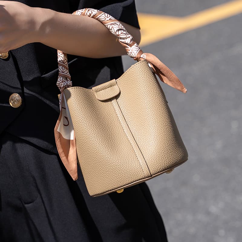Bolsa feminina moderna, simples e com personalidade. 2
