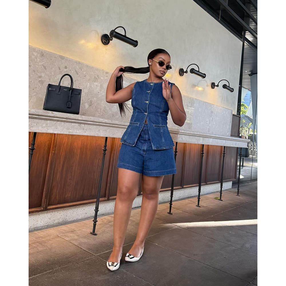 Conjunto de top sem mangas e shorts para mulheres 6