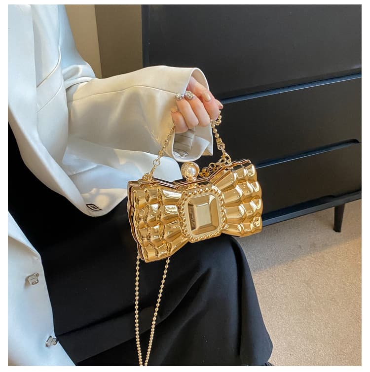 Bolsa feminina com laço de acrílico 12