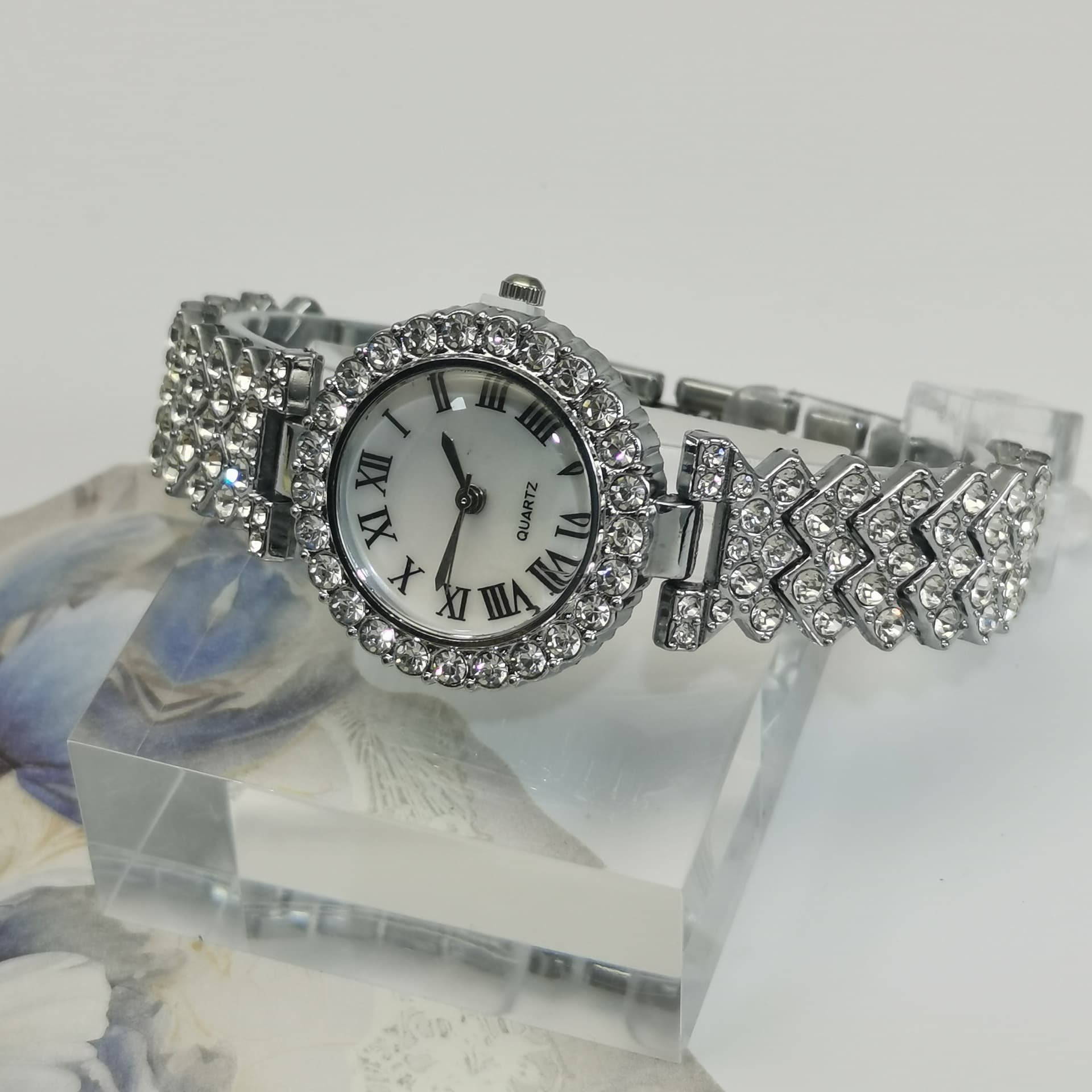 Pulseira de relógio de quartzo com céu estrelado cravejada de diamantes, versátil e elegante para mulheres. 6