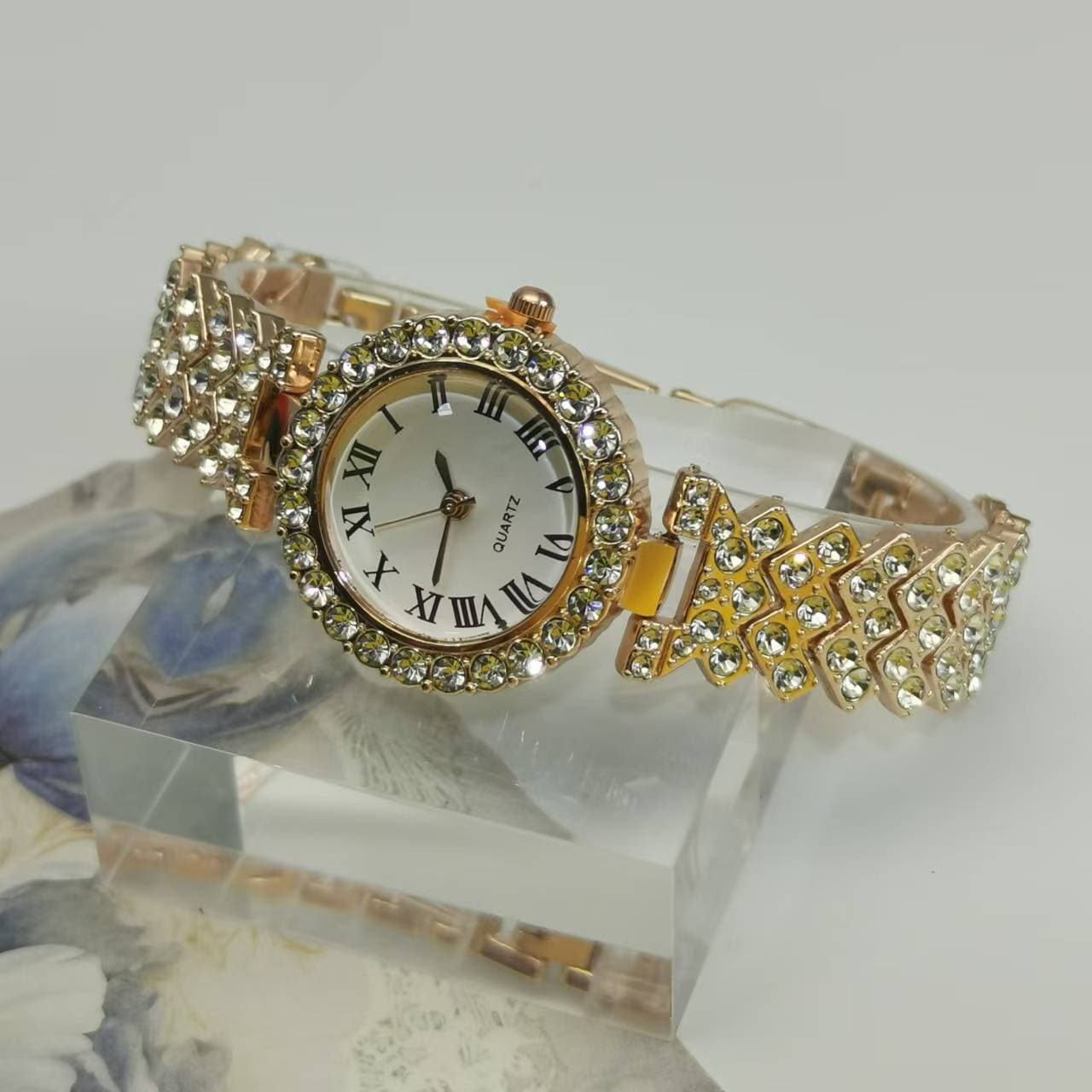 Pulseira de relógio de quartzo com céu estrelado cravejada de diamantes, versátil e elegante para mulheres.
