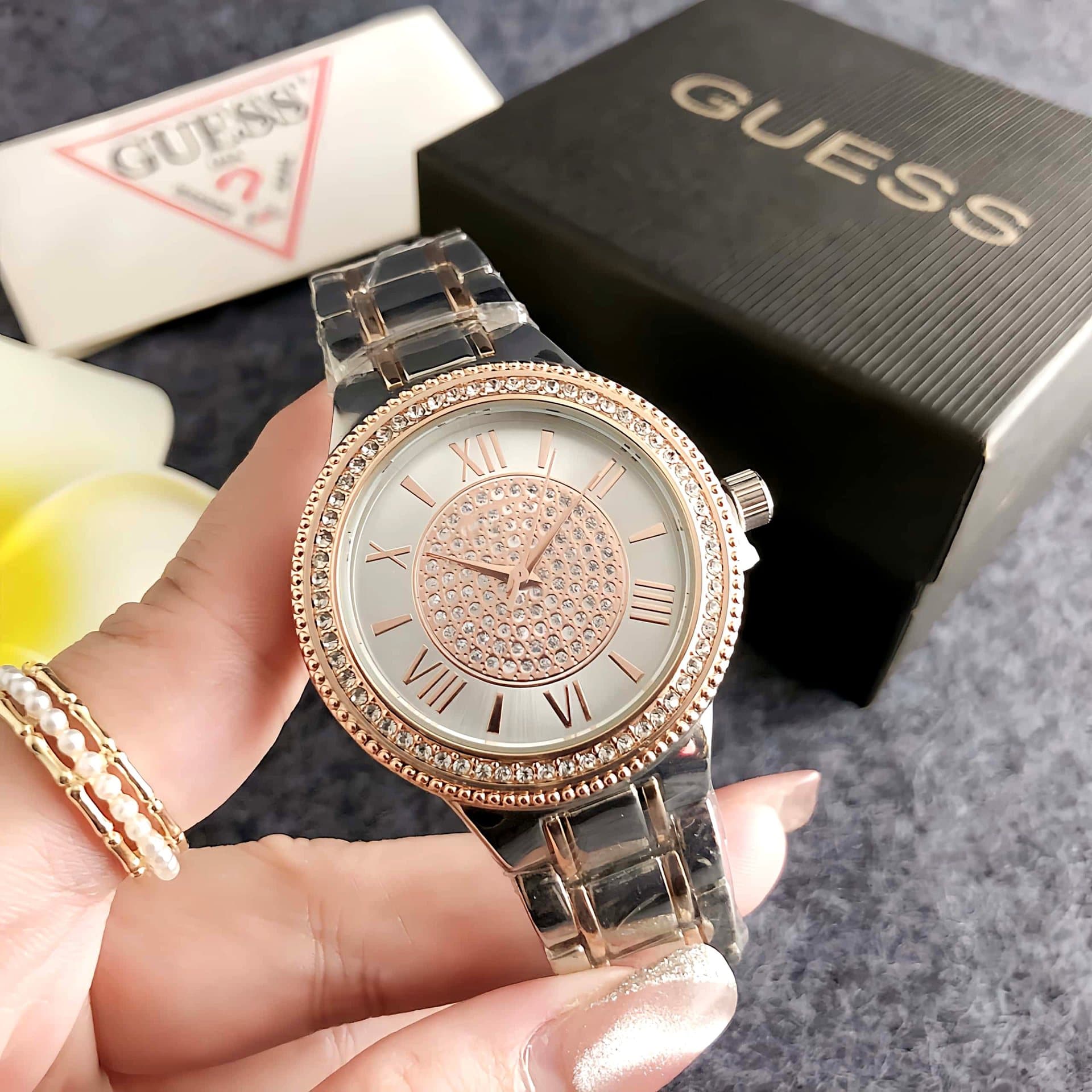 Relógio elegante e sofisticado com mostrador grande. Uma peça de arte exclusiva para mulheres. 9