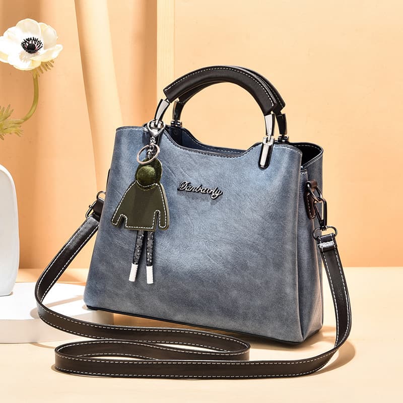 Bolsa feminina pequena, simples e retrô. 9