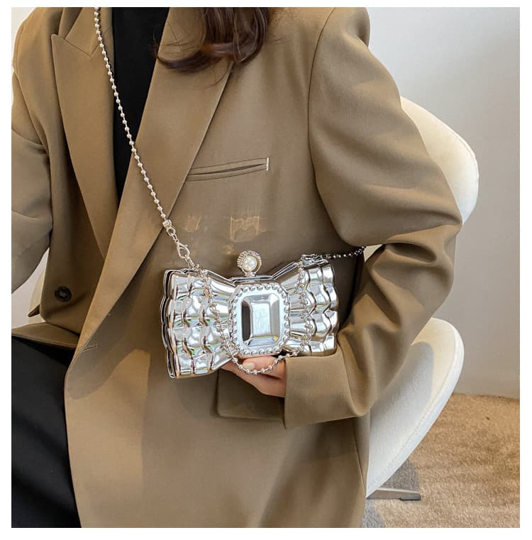 Bolsa feminina com laço de acrílico 9