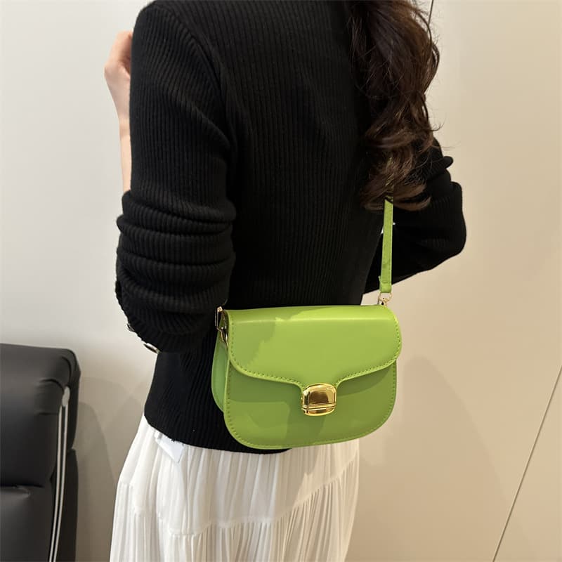 Bolsa feminina simples e elegante. 3